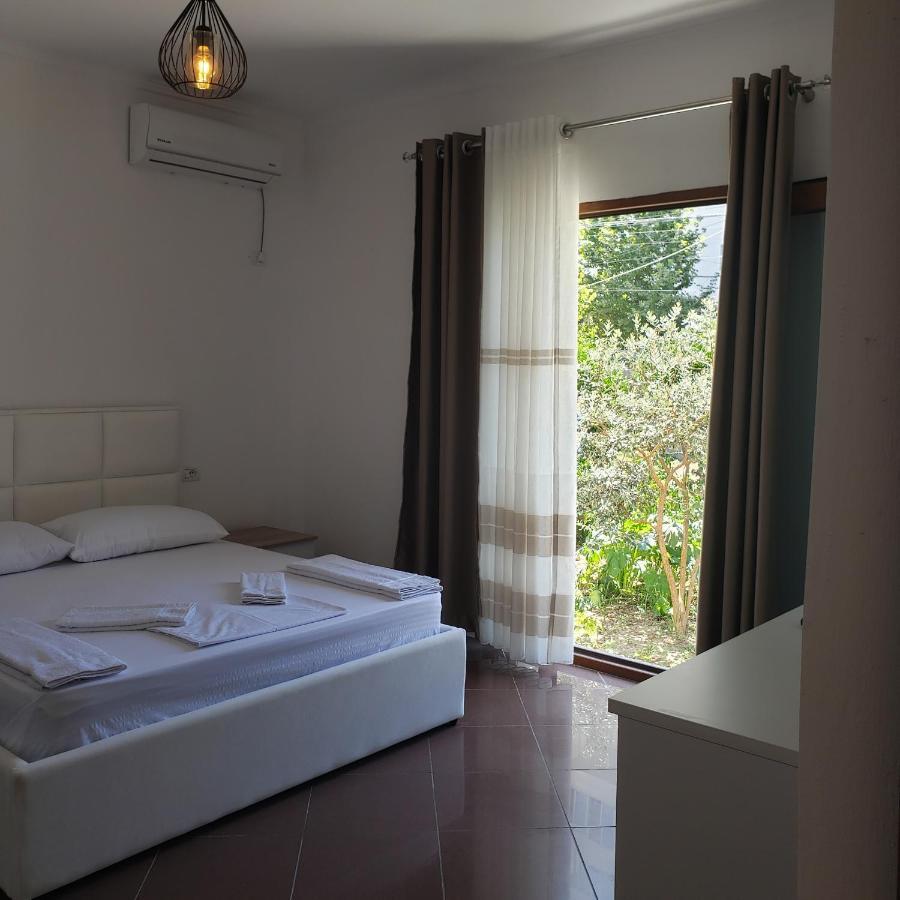 Pomegranates & Olives Guesthouse Durres Bagian luar foto