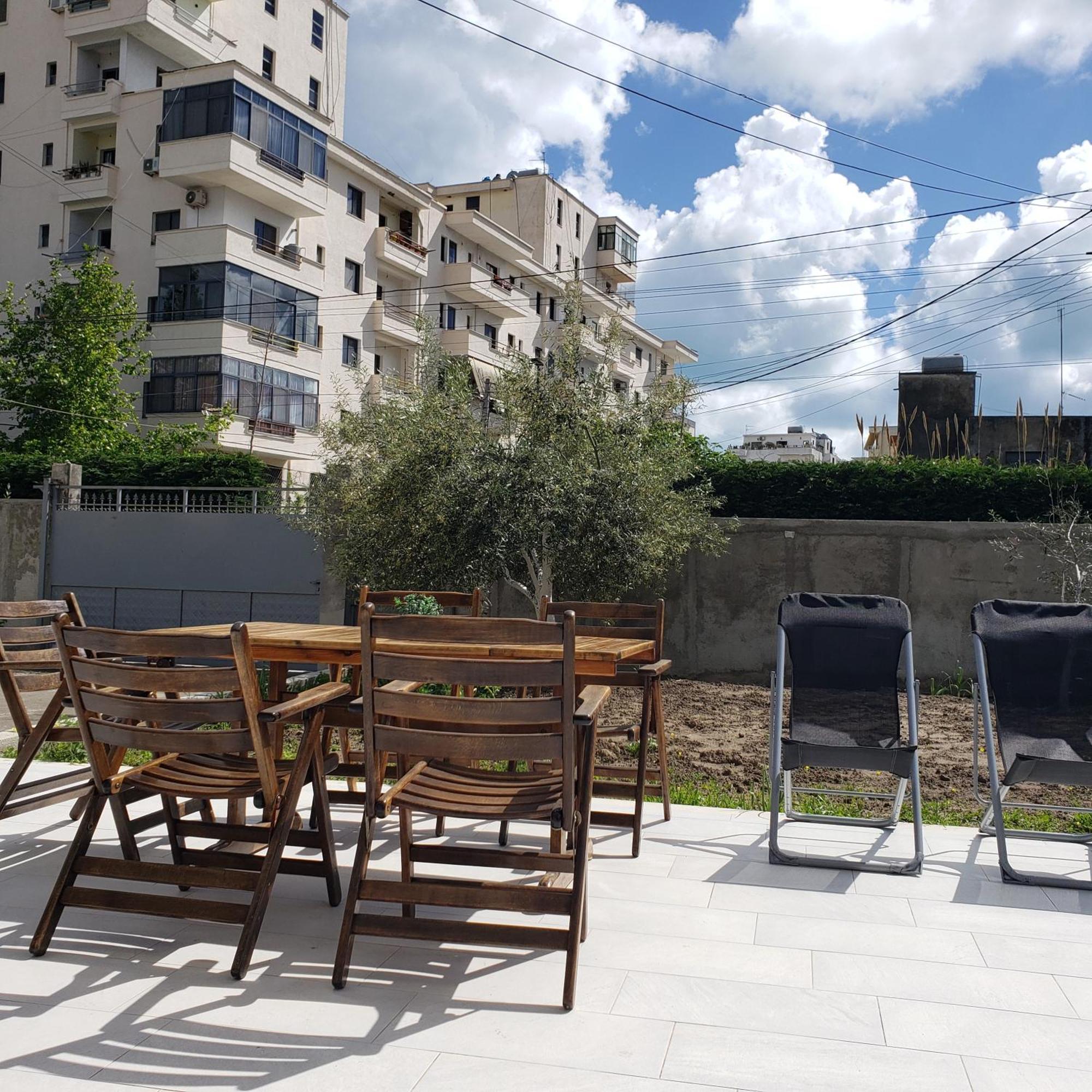 Pomegranates & Olives Guesthouse Durres Bagian luar foto