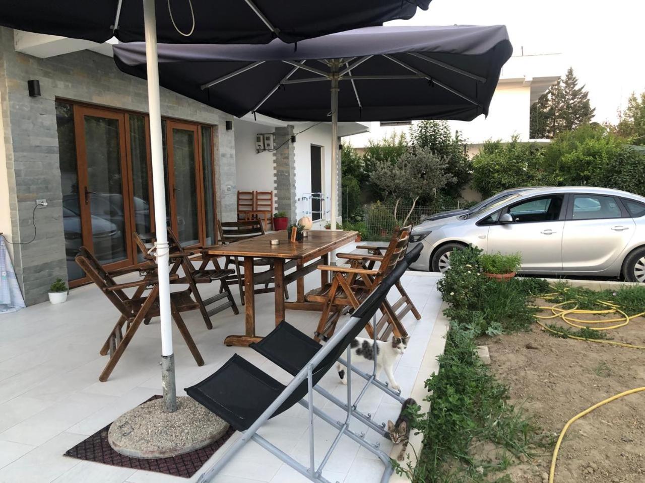 Pomegranates & Olives Guesthouse Durres Bagian luar foto